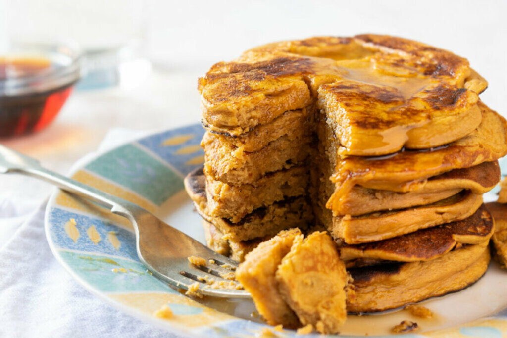 Panqueca de batata-doce (Imagem: Micaela Fiorellini | Shutterstock)