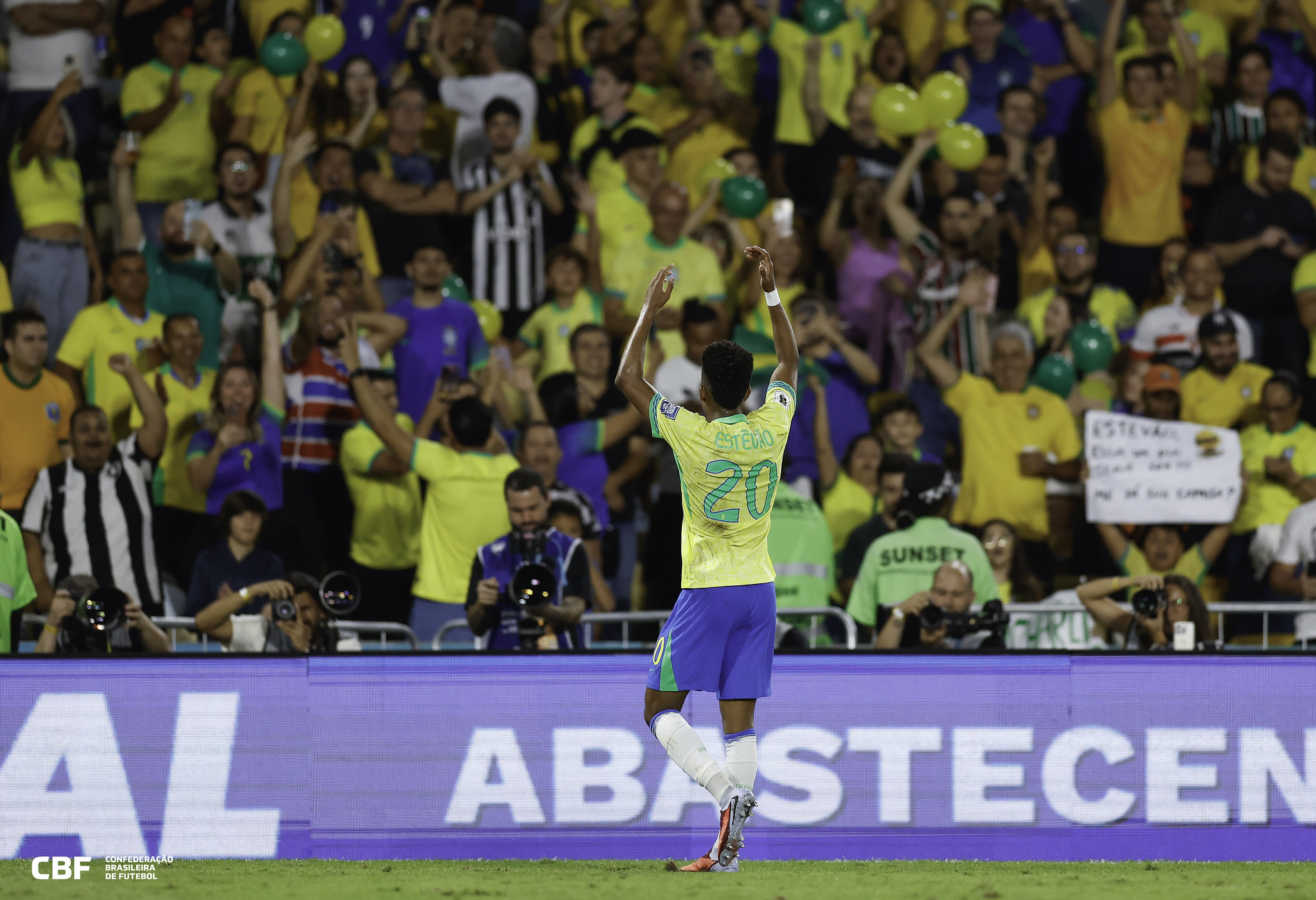 Imagem - Brasil cresce no segundo tempo e vence o Chile no Maracanã