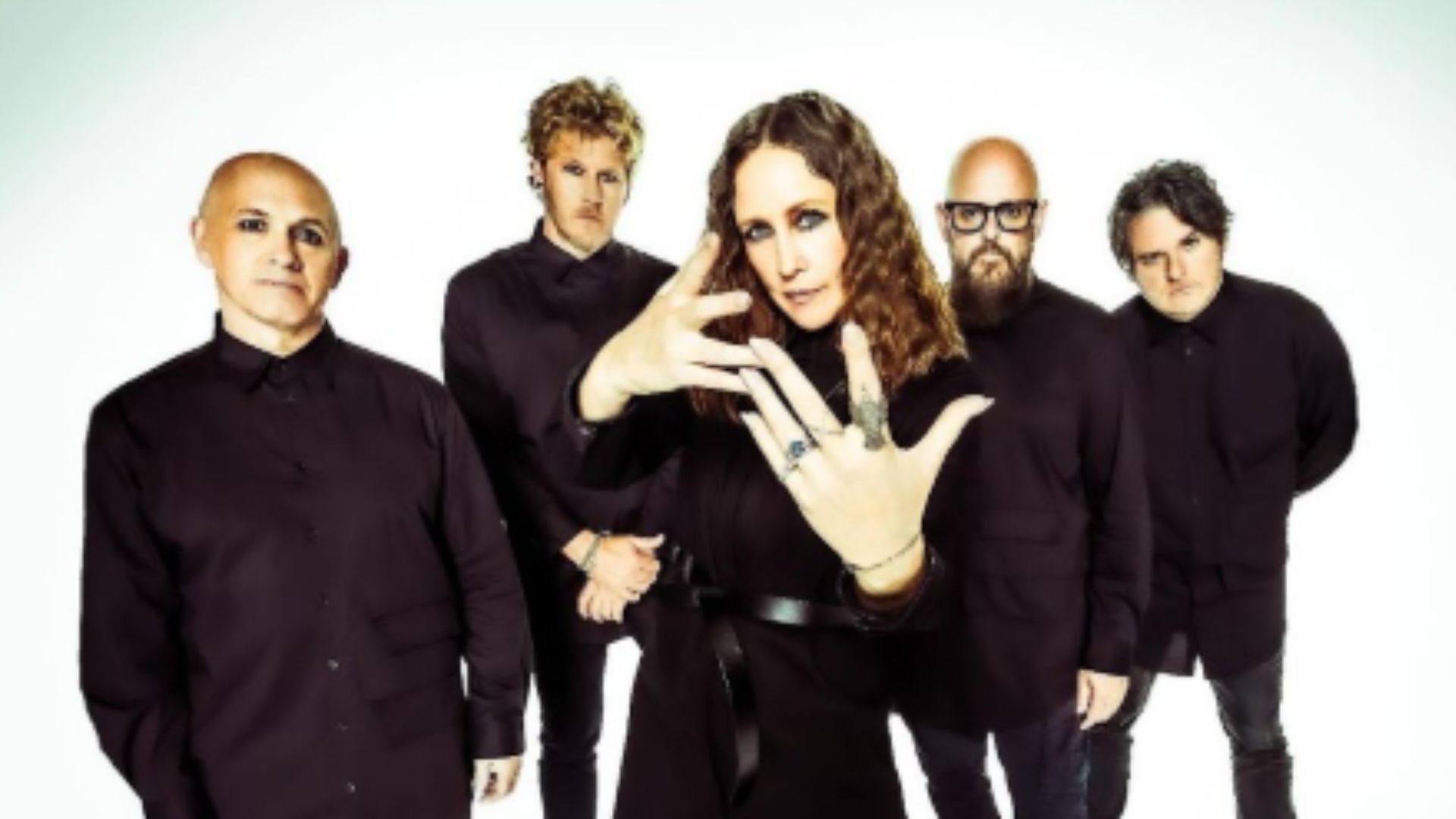 Grupo de heavy metal tem como vocalista uma das principais artistas do filme "Invocação do Mal"
