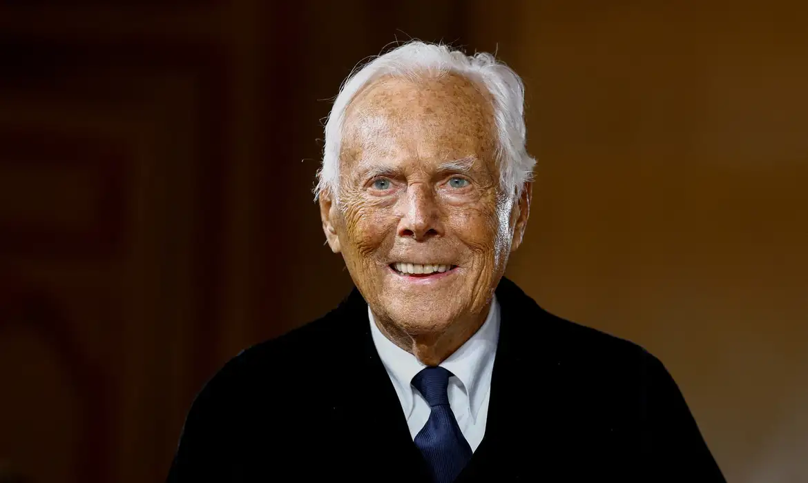 O mundo da moda perdeu nesta quinta-feira (4) um de seus maiores ícones: Giorgio Armani, que morreu aos 91 anos em Milão