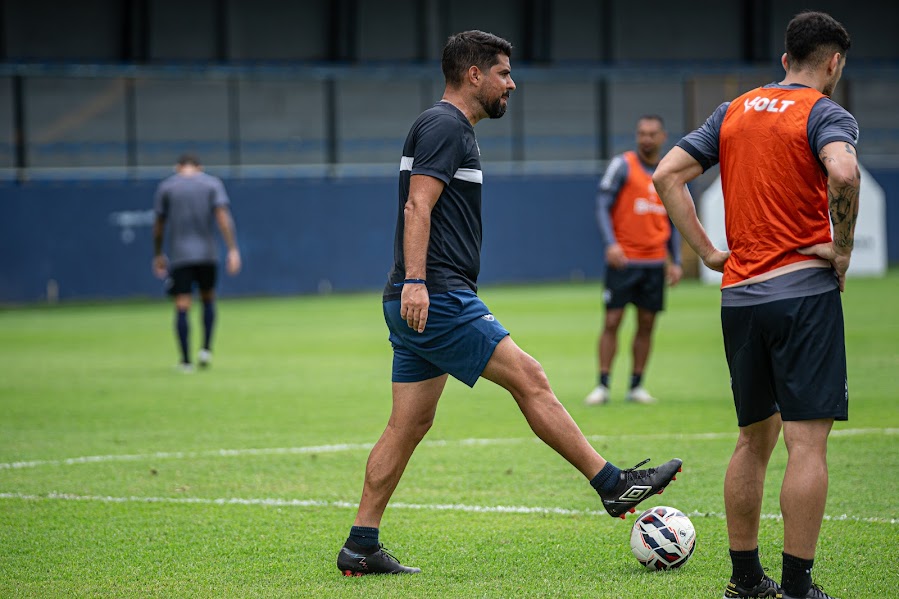 Treinador azulino pode mudar o esquema tático do Leão - 