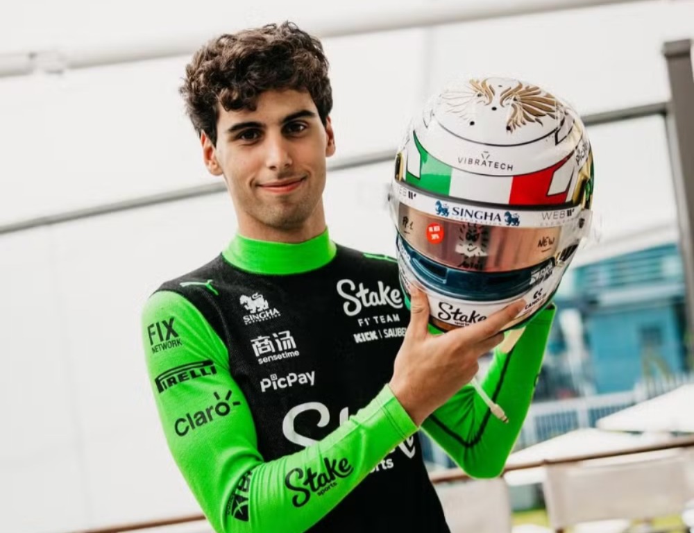 Bortoleto com o novo capacete -