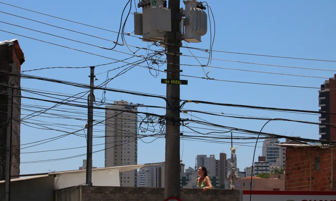 Imagem - Furto de energia no país gerou custo de R$ 10,3 bilhões em 2024