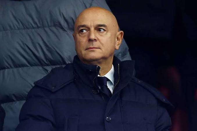 Levy assumiu a presidência do Tottenham em 2001 e se manteve à frente do clube londrino por quase um quarto de século

