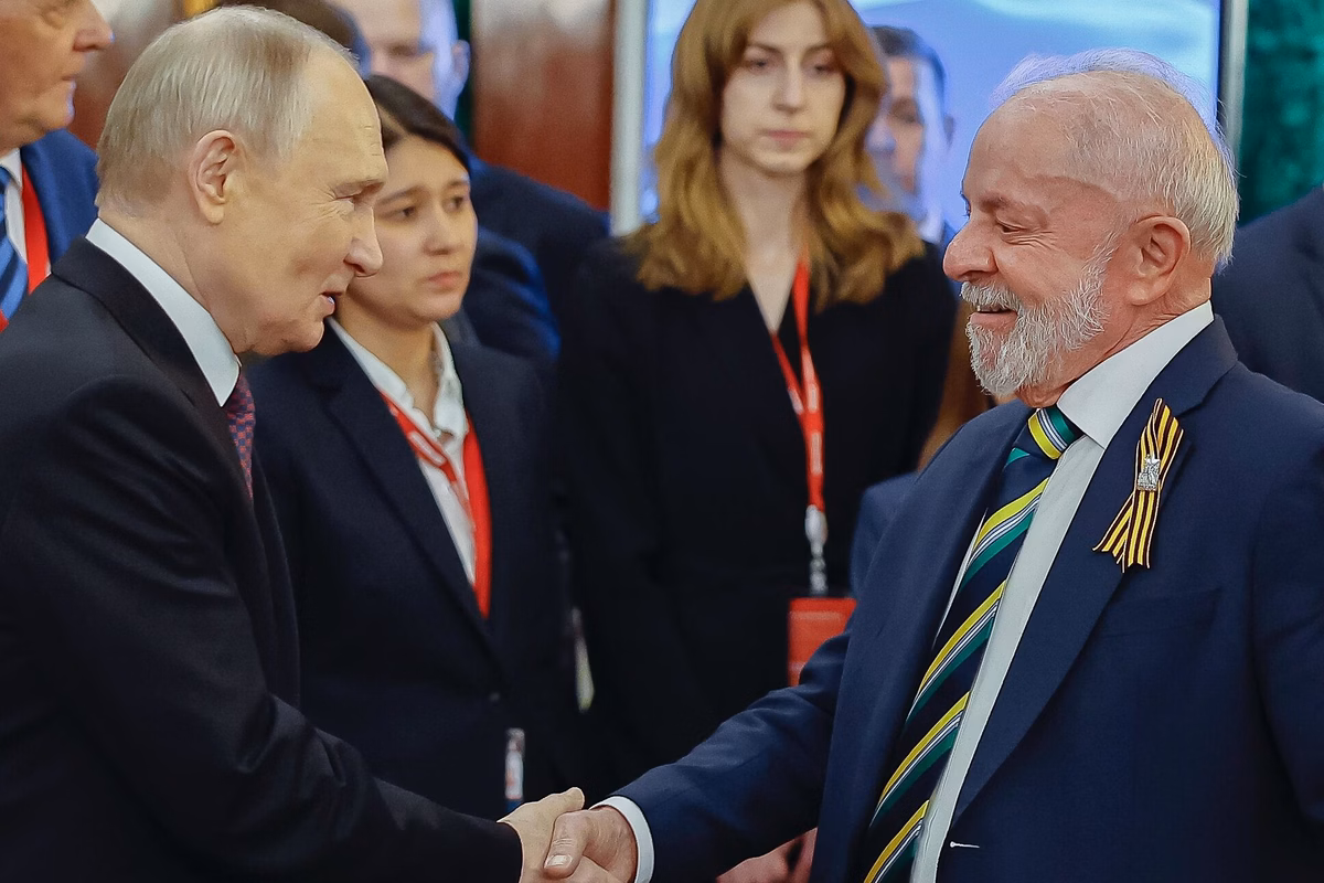 O presidente da Rússia, Vladimir Putin, participará da reunião online convocada por Lula, que está marcada para a próxima segunda-feira (08)