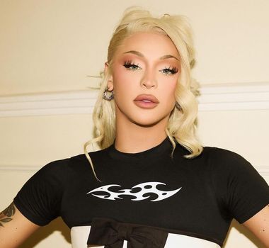 Imagem - Pabllo Vittar tenta salto em show, não é amparada e leva tombo em Goiânia; assista