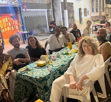 Imagem - Renata Sorrah surpreende e prestigia festa do Crocodilo em Belém durante temporada teatral; assista