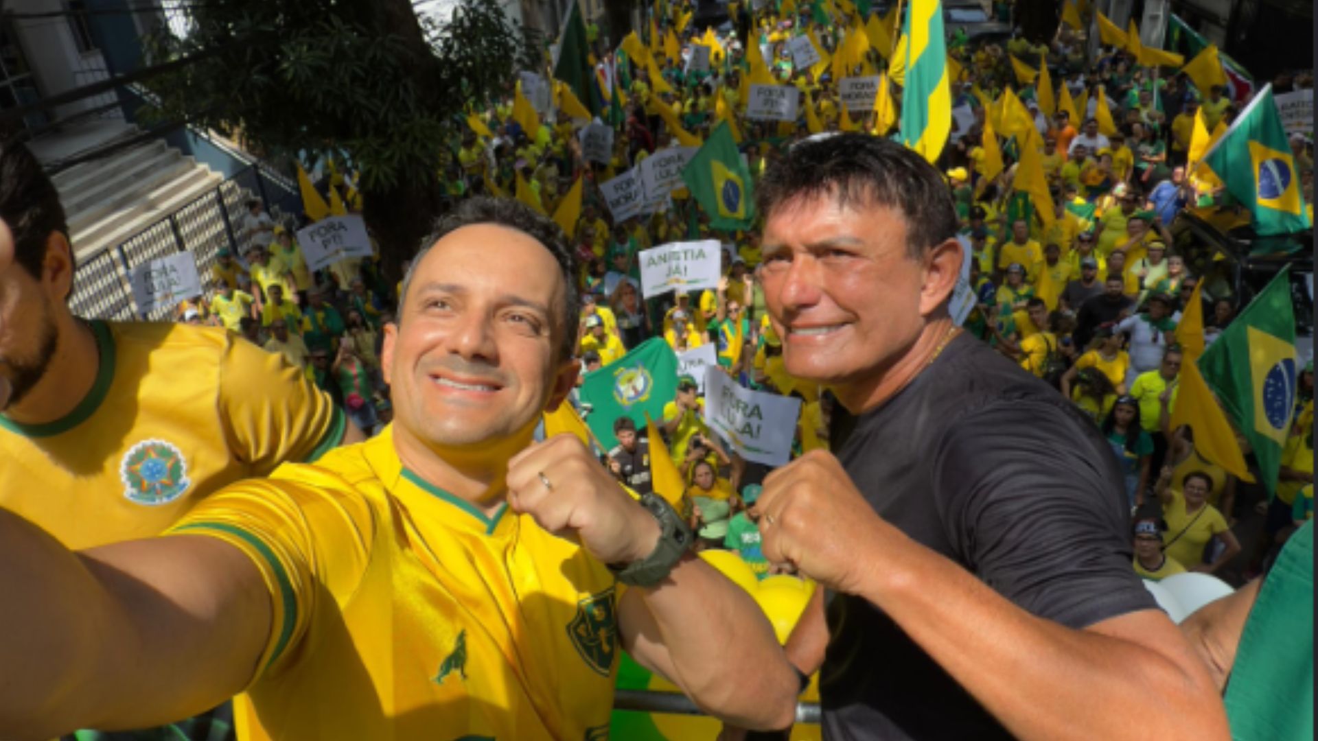 Manifestação teve presença dos deputados Eder Mauro e Rogério Barra.