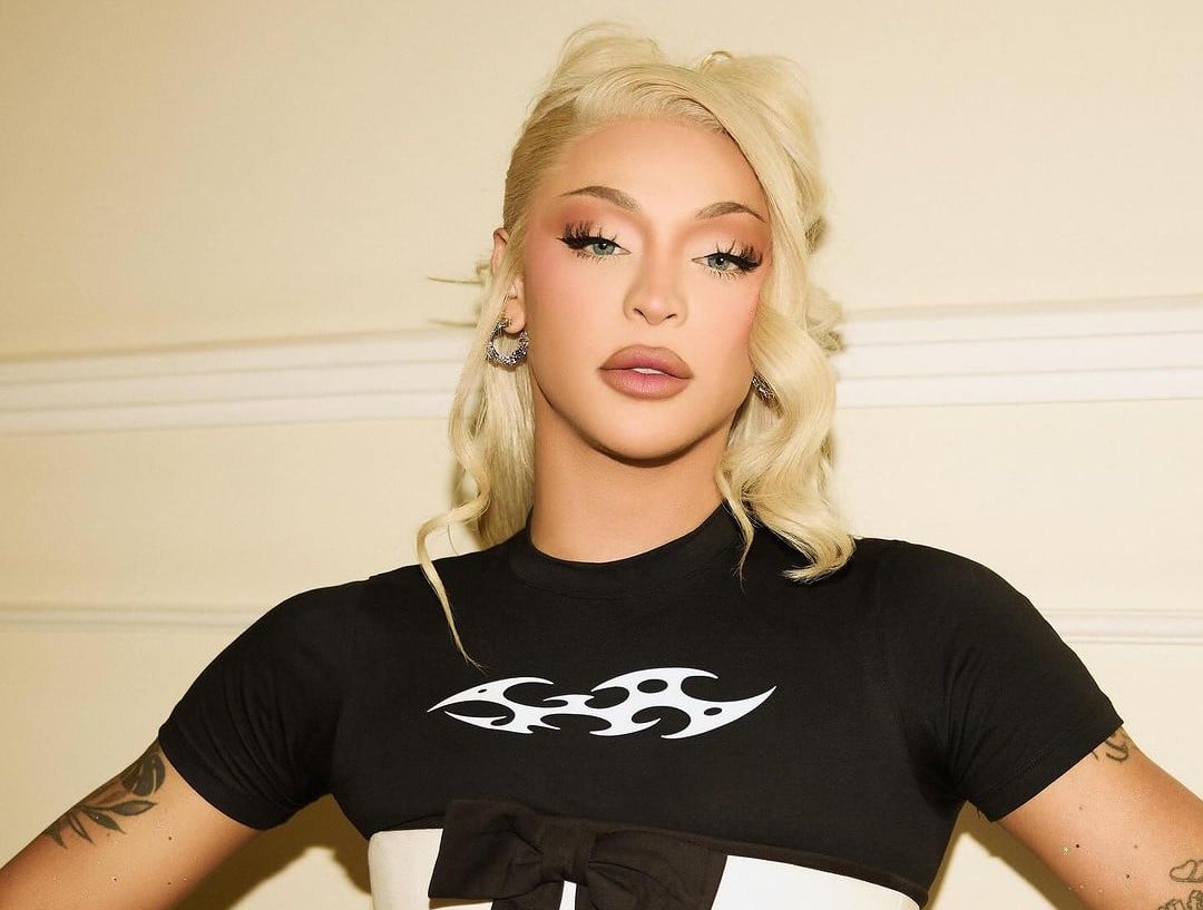 Pabllo Vittar tenta salto em show, não é amparada e leva tombo em Goiânia; assista