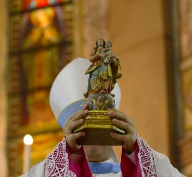 Imagem - Fiéis celebram retorno da imagem de Nossa Senhora ao Glória na Basílica de Nazaré