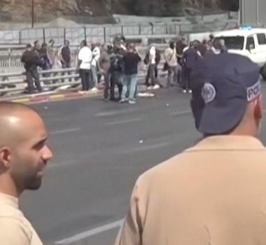 Imagem - Ônibus em Jerusalém é alvo de ataque terrorista e 6 pessoas morrem