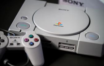 Há 30 anos, o PlayStation 1 chegava ao Ocidente e mudava para sempre a história dos videogames