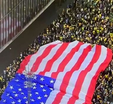 Imagem - Jornal americano repercute bandeira dos EUA em ato no Brasil