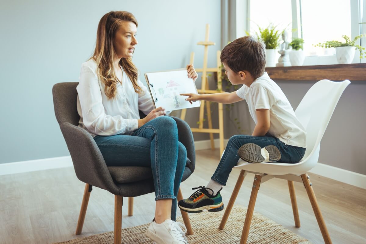 A ansiedade e a depressão também podem afetar as crianças (Imagem: Dragana Gordic | Shutterstock)