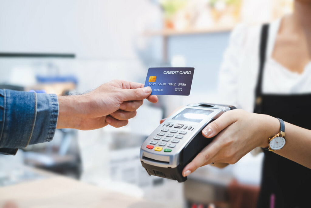 Alguns cuidados no momento da compra ajudam garantir direitos e evitar prejuízos futuros (Imagem: Nattakorn_Maneerat |  Shutterstock)