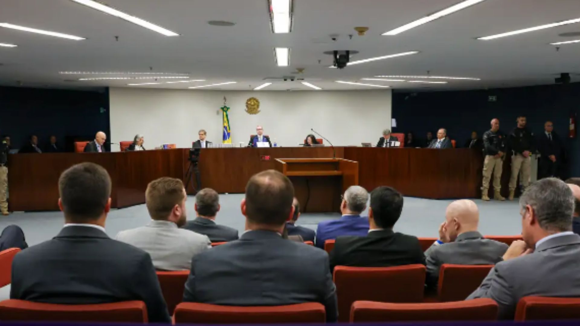 Julgamento será retomado nesta quarta-feira (10).