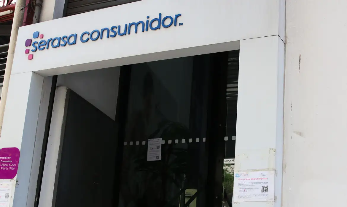 (Os descontos chegam a 99% nas negociações)