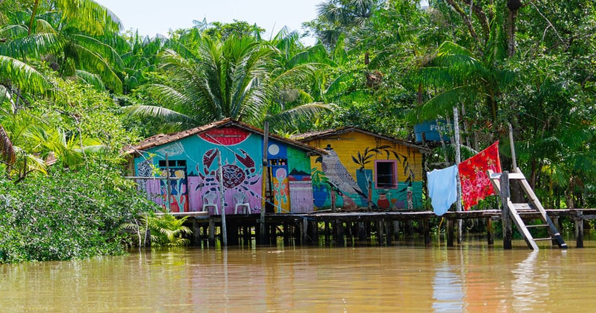 Na Ilha do Combu você encontrará comunidades ribeirinhas cheias de histórias e tradições.