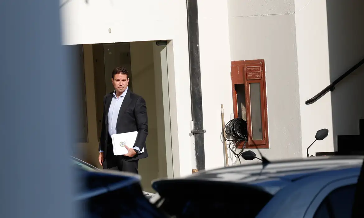 Imagem - Fux pede suspensão de todo processo sobre golpe contra Ramagem