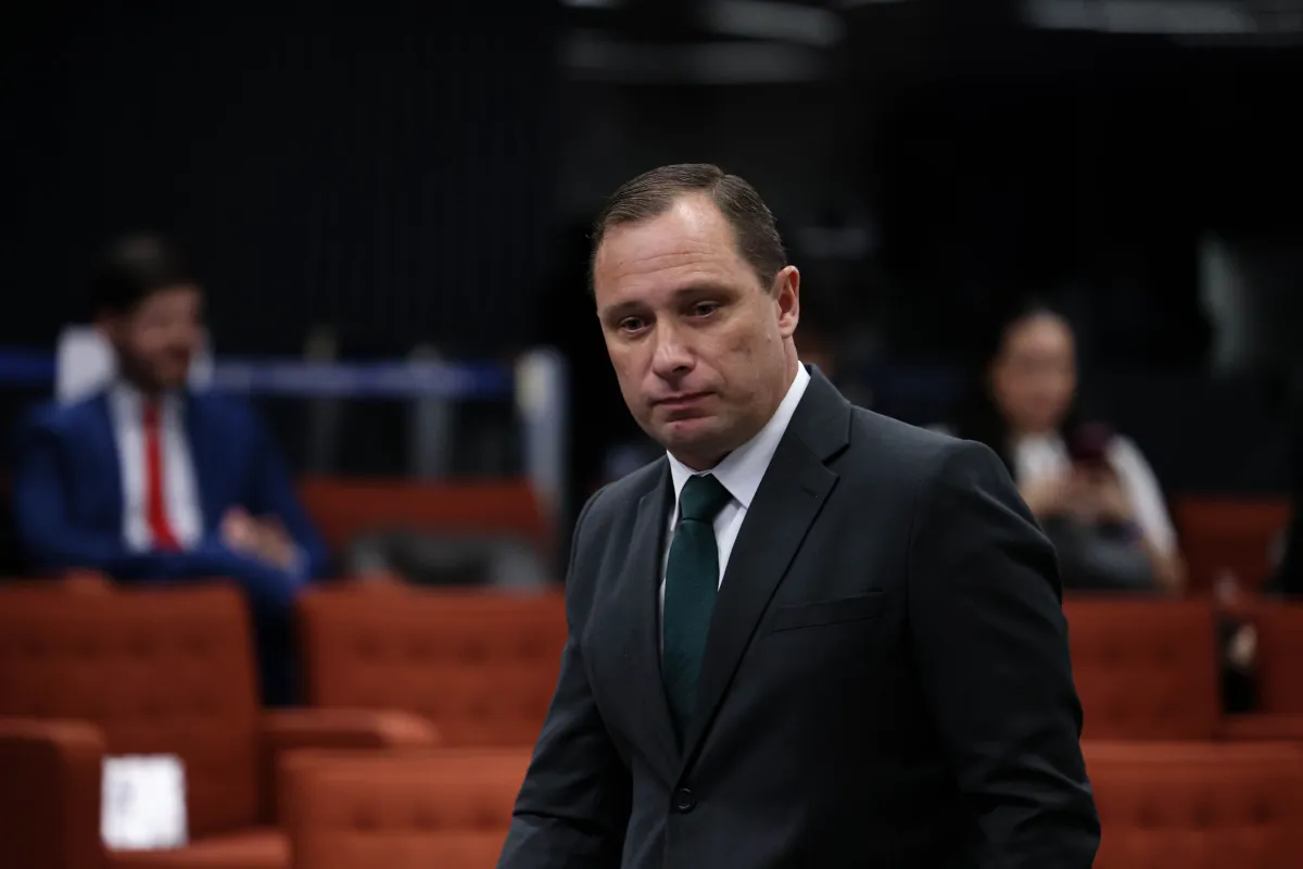 Imagem - Fux vota para aplicar a Mauro Cid benefícios propostos pela PGR