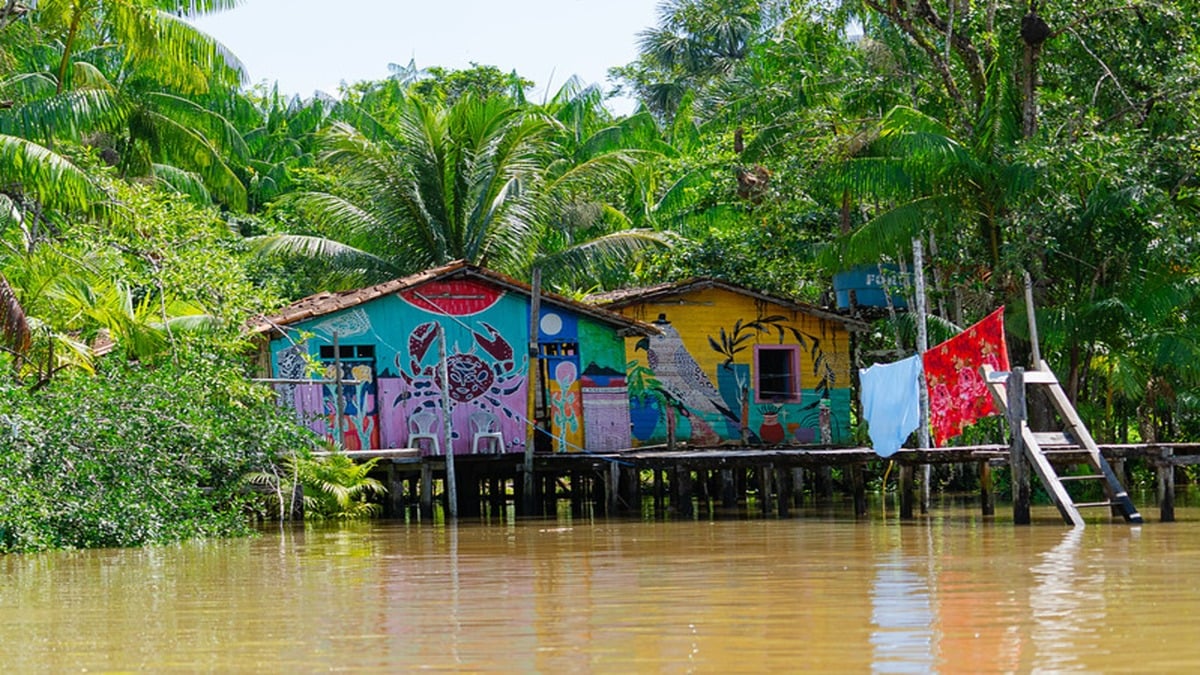 Na Ilha do Combu você encontrará comunidades ribeirinhas cheias de histórias e tradições.