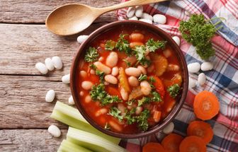 3 receitas de sopas leves e nutritivas para o jantar
