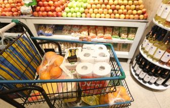 Vendas no comércio recuam 0,3% em julho e caem pelo quarto mês seguido