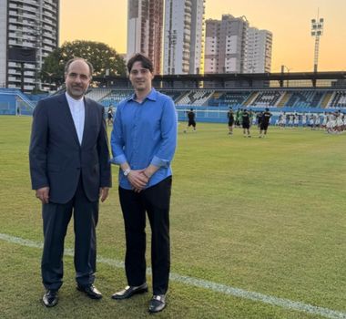 Imagem - Em meio ao iminente rebaixamento, presidente do Paysandu recebe embaixador do Irã na Curuzu