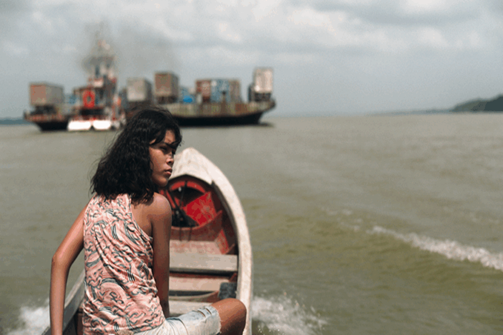 Em &#8220;Manas&#8221;, Marcielle questiona o papel das mulheres em sua comunidade e busca maneiras de romper o ciclo de sofrimento que as afeta (Imagem: Reprodução digital | PARIS FILMES) 