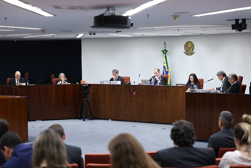 Imagem - Durante julgamento, Dino questiona Fux sobre votos de condenação e absolvição
