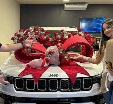 Imagem - Cantor sertanejo pede jovem em namoro e dá carro como presente