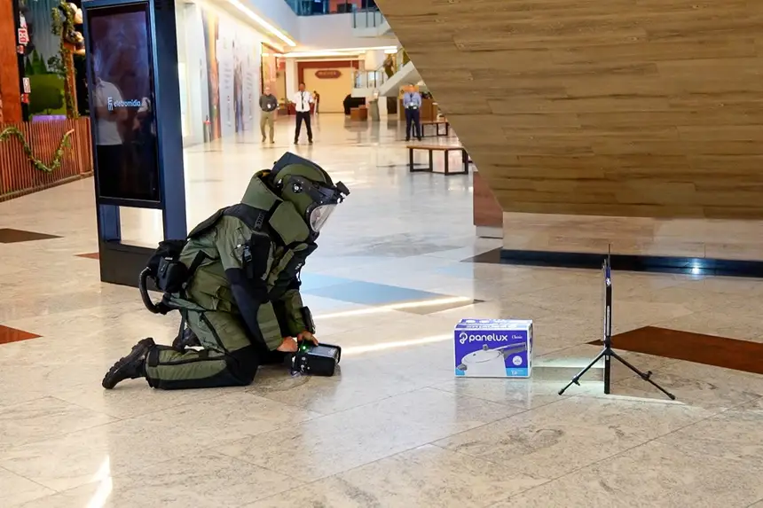 A Polícia Militar do Pará (PMPA) promoveu, nesta sexta-feira (12), uma simulação de crise com artefatos explosivos em um shopping de Belém