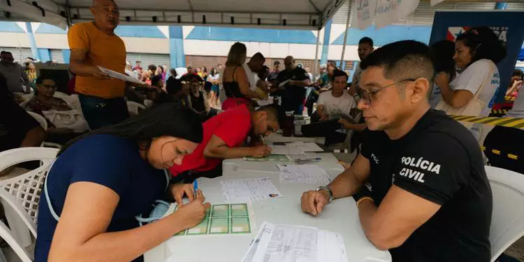 Ação de cidadania leva diversos serviços à população do bairro da Pedreira neste sábado em Belém.