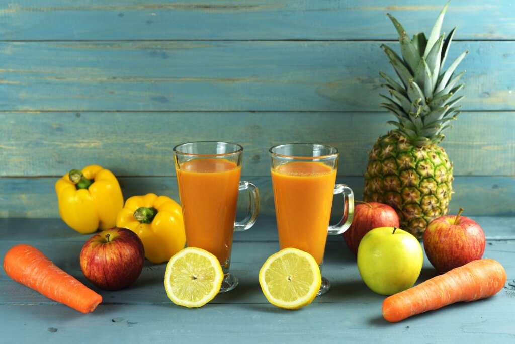 Suco de abacaxi com vegetais (Imagem: Endah Kurnia P | Shutterstock)