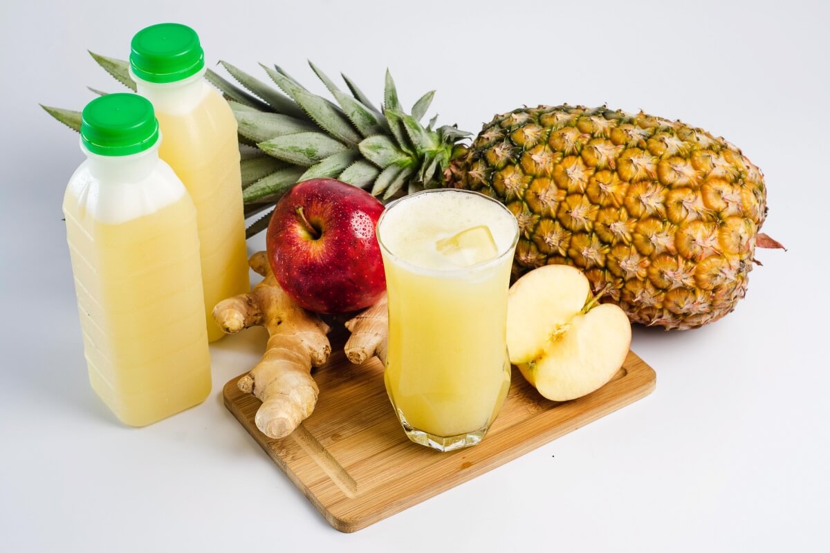 Suco de abacaxi, gengibre e maçã (Imagem: dumpstock | Shutterstock)
