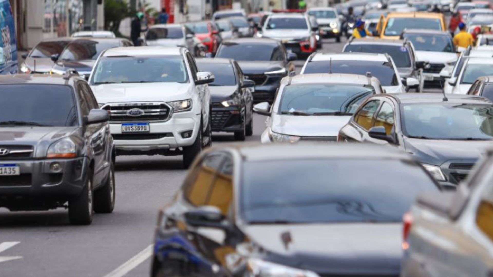 Motoristas podem pagar IPVA com desconto até a segunda-feira (15)