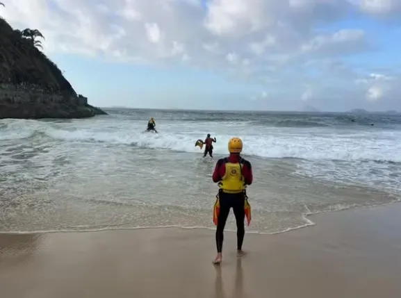 Imagem - Guarda-vidas buscam casal que desapareceu na Praia do Leme