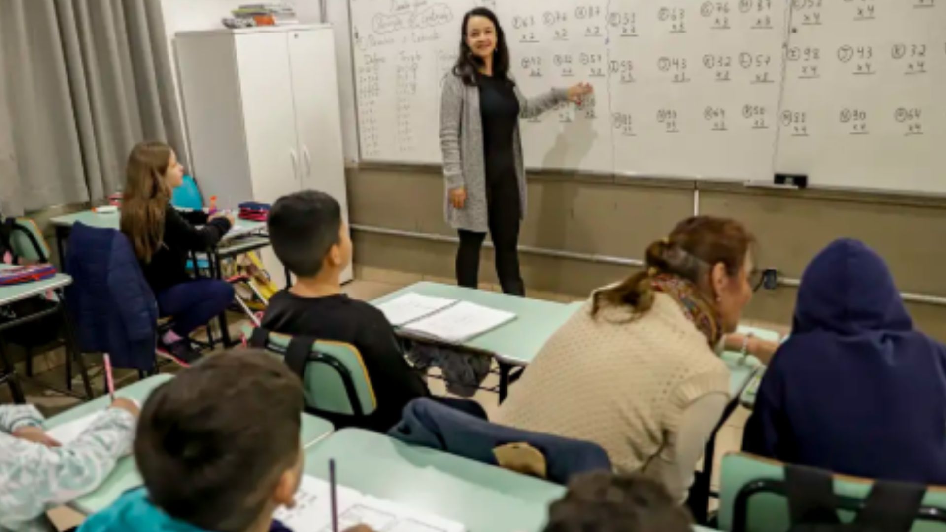 Professores podem se especializar de forma gratuita