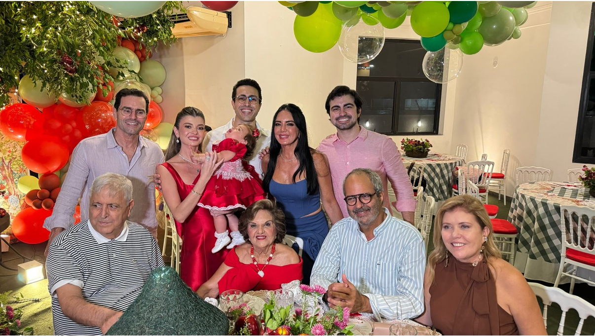 A família Farah Freire festejou o primeiro aninho da bonequinha Cecília, nessa quarta-feira, filha de Antônio e Samara Freire. 