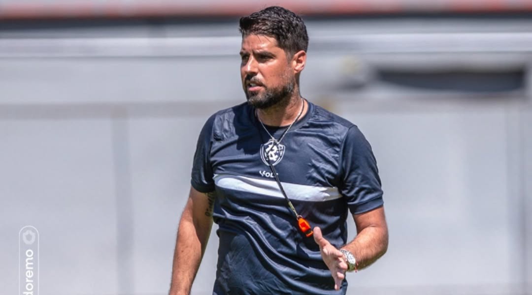 António Oliveira segue invicto fora de casa -