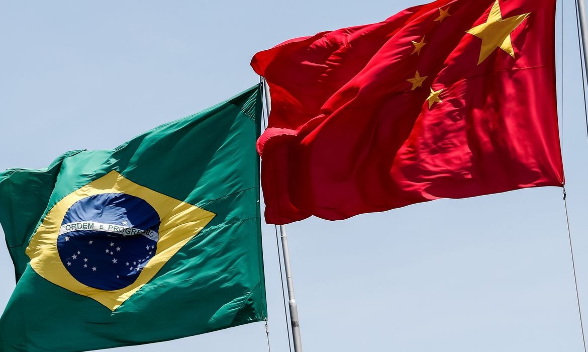 Emprego no comércio Brasil-China cresce mais que nas demais parcerias.