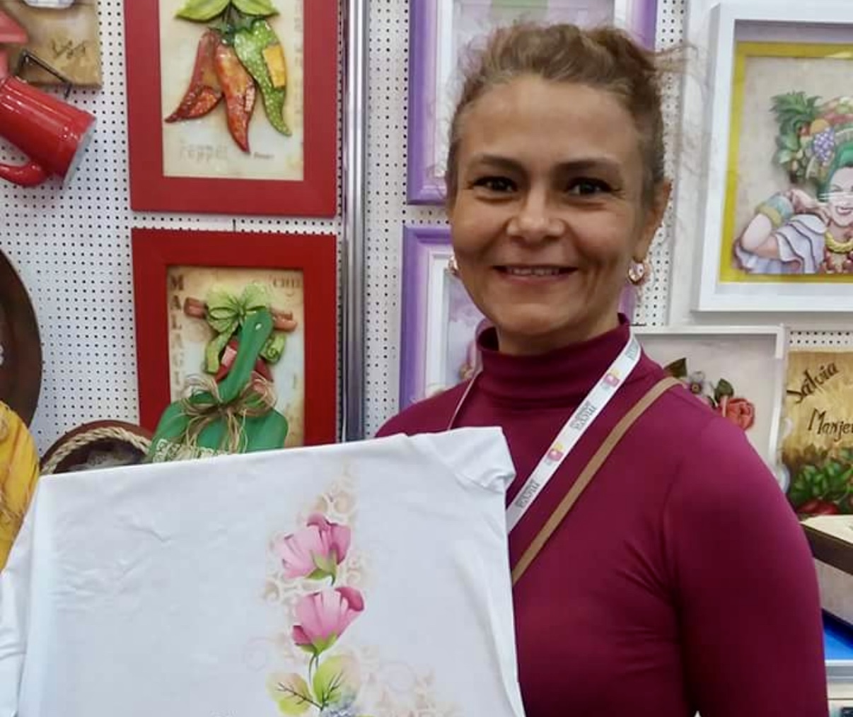 Professora Karla Fontenelle une o artesanato à devoção à Virgem de Nazaré 