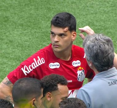 Imagem - Gabriel Brazão assusta ao sofrer forte pancada na testa em jogo do Santos