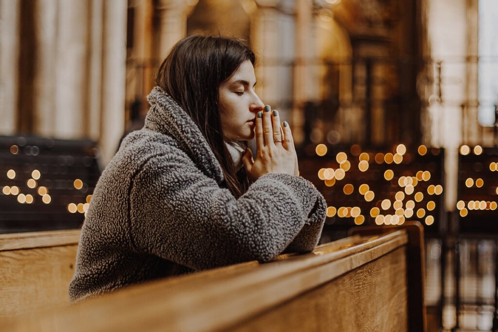 Orações à Nossa Senhora das Dores podem ajudar em momentos difíceis (Imagem: Anna Nass | Shutterstock)