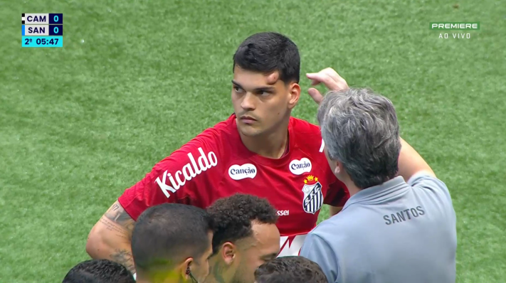 Imagem - Gabriel Brazão assusta ao sofrer forte pancada na testa em jogo do Santos