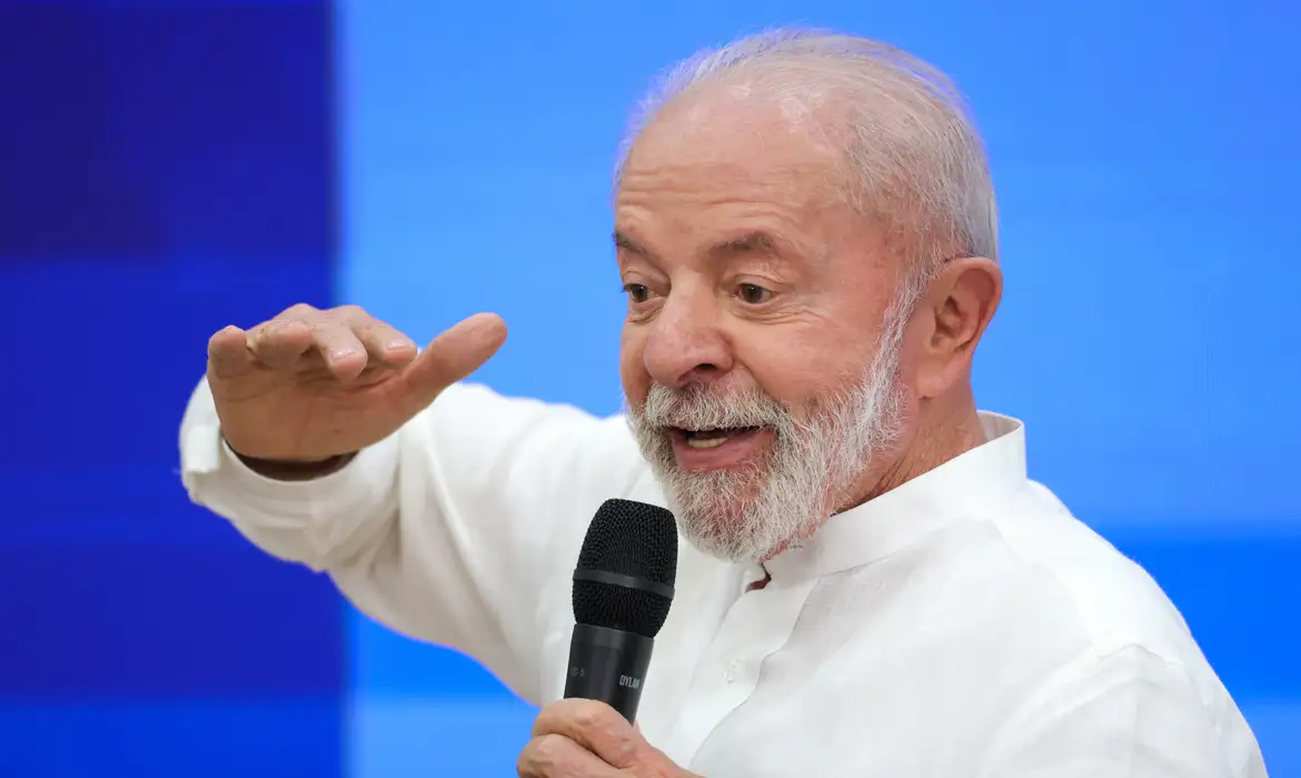 (Luiz Inácio Lula da Silva, presidente do Brasil) 