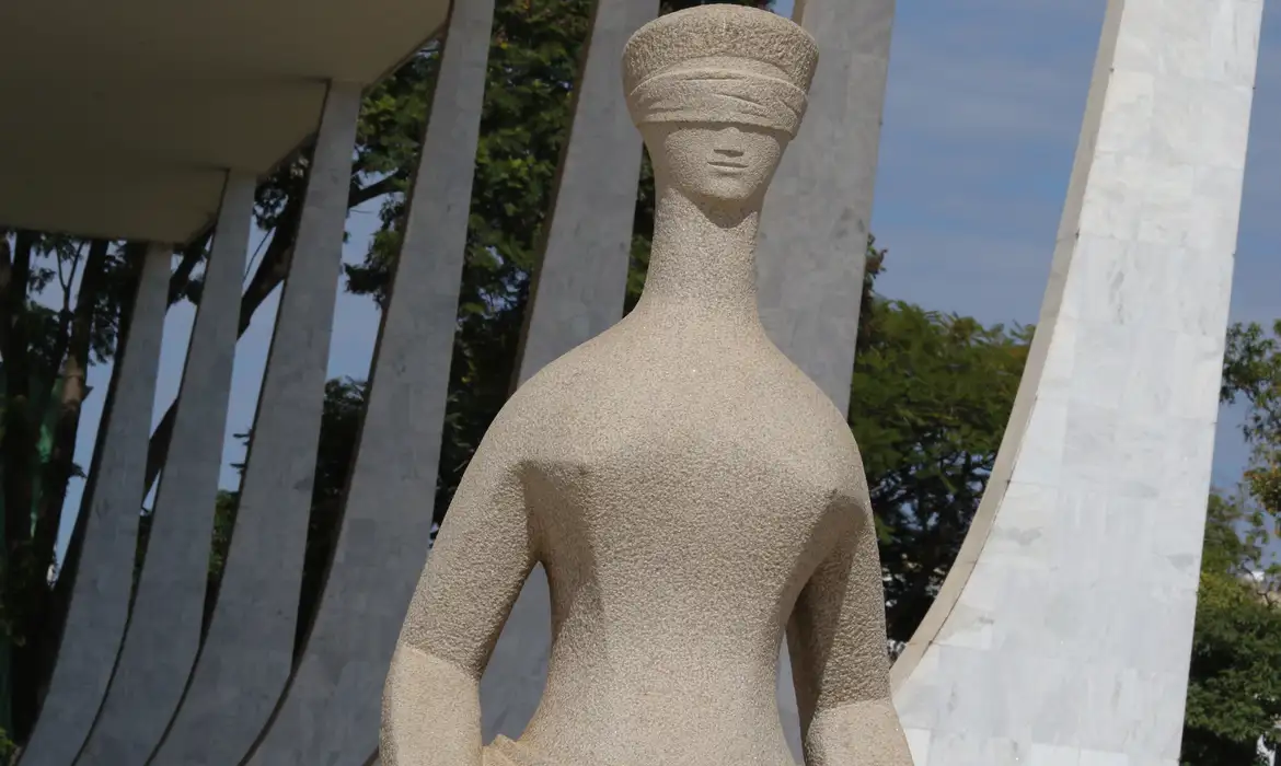 (Supremo Tribunal Federal (STF) tem na pauta desta semana o indulto concedido pelo próprio Bolsonaro aos policiais militares condenados pelo Massacre do Carandiru.)
