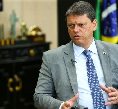 Imagem - STF libera visitas de Tarcísio de Freitas e deputado aliado a Bolsonaro