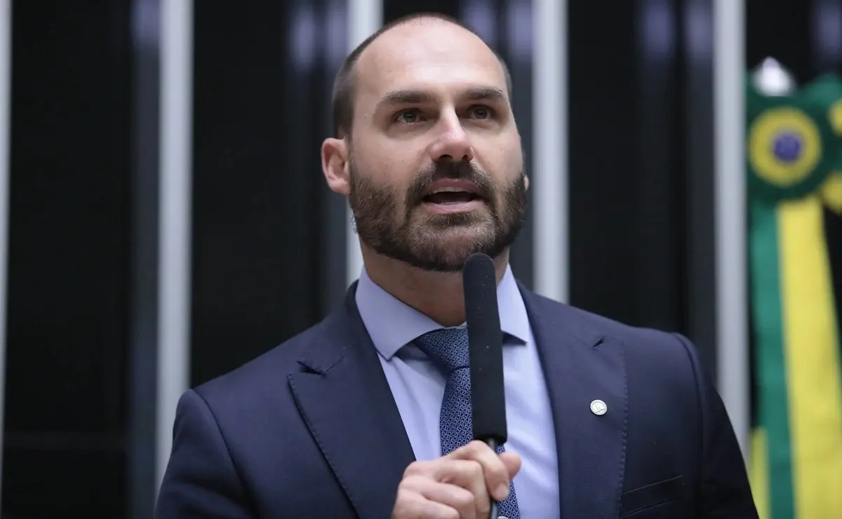 Imagem - Eduardo Bolsonaro pode entrar na mira da Interpol; entenda