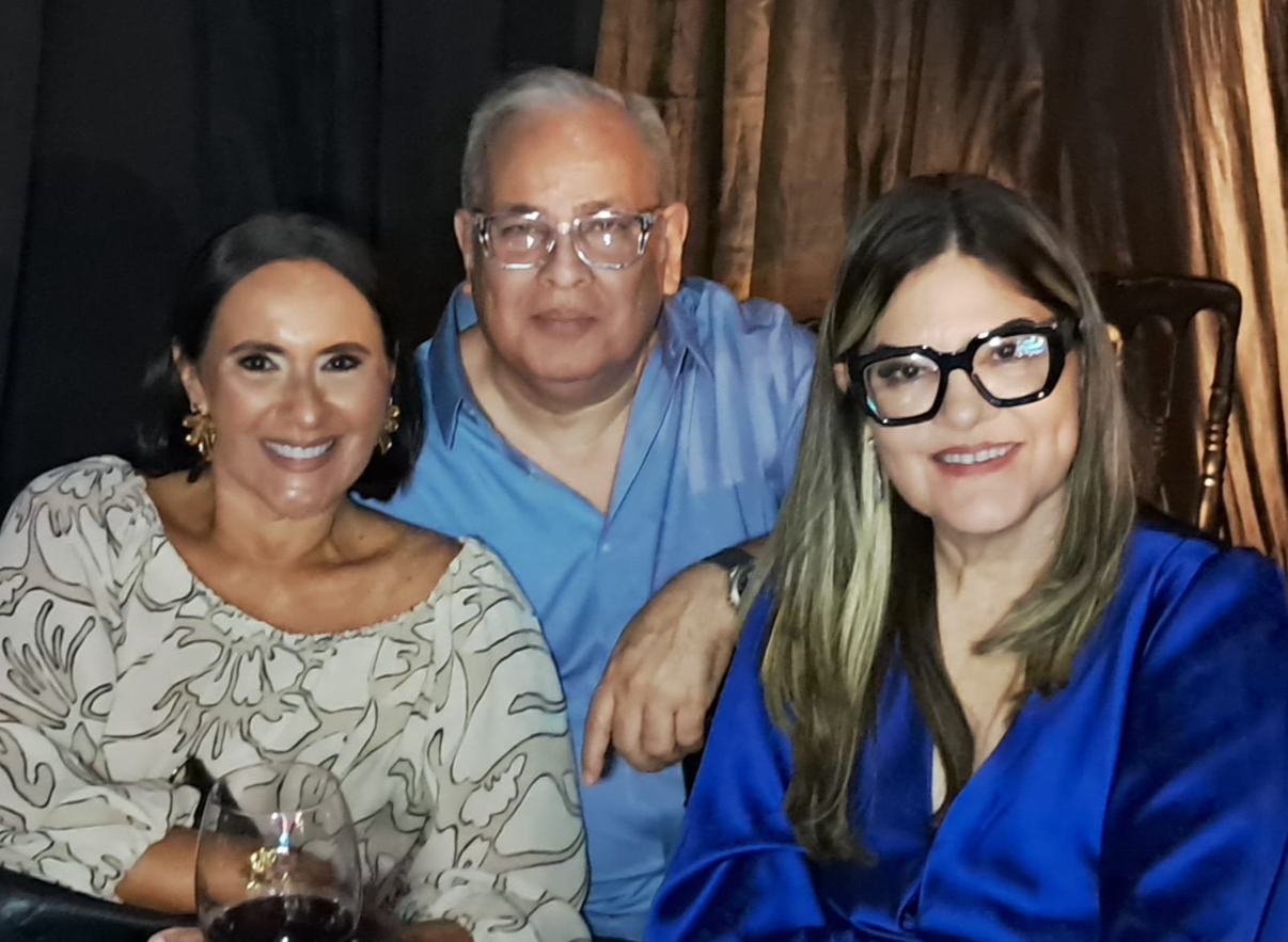 Liliam e Alexis do Carmo com Débora Jares